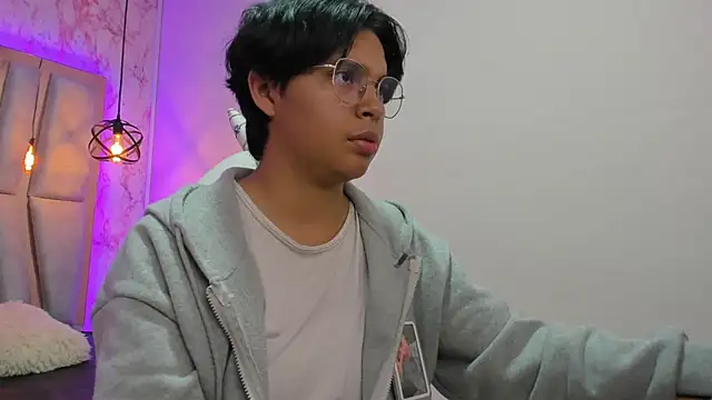 Snapshot of Emmapark_ chatting on March 11, 7:25 pm Emmapark online show from March 11, 7:25 pm