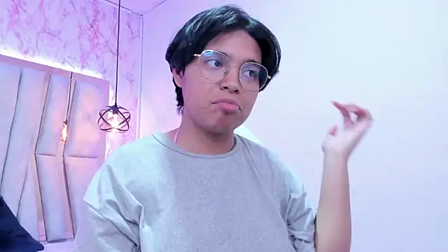 Snapshot of Emmapark_ chatting on March 20, 5:36 pm Emmapark online show from March 20, 5:36 pm