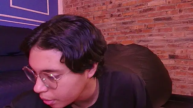 Snapshot of Emmapark_ chatting on November 9, 2:43 pm Emmapark online show from November 9, 2:43 pm