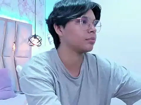 Snapshot of Emmapark_ chatting on February 25, 12:47 am Emmapark online show from February 25, 12:47 am