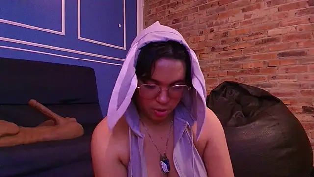 Snapshot of Emmapark_ chatting on November 19, 6:41 pm Emmapark online show from November 19, 6:41 pm