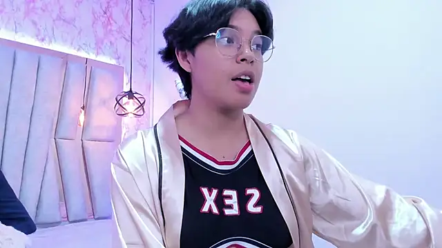 Snapshot of Emmapark_ chatting on March 9, 12:10 am Emmapark online show from March 9, 12:10 am