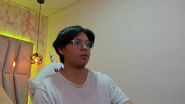 Snapshot of Emmapark_ chatting on March 13, 7:06 pm Emmapark online show from March 13, 7:06 pm