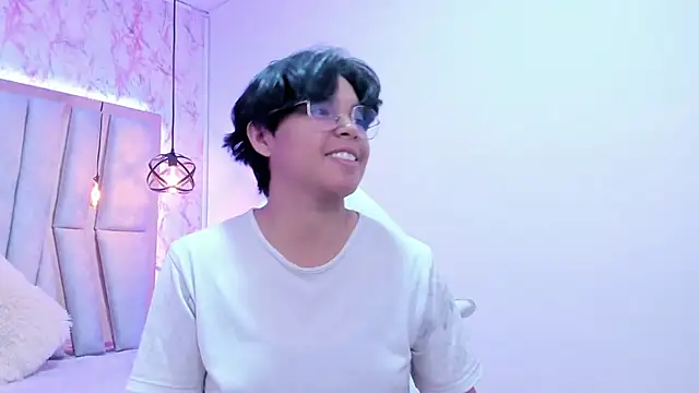 Snapshot of Emmapark_ chatting on March 8, 6:05 pm Emmapark online show from March 8, 6:05 pm