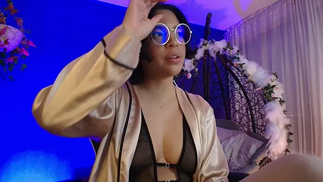 Emmapark  online show from April 14, 6:35 pm