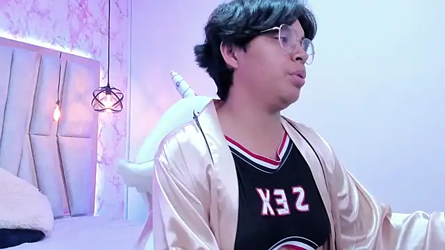 Snapshot of Emmapark_ chatting on March 8, 9:08 pm Emmapark online show from March 8, 9:08 pm