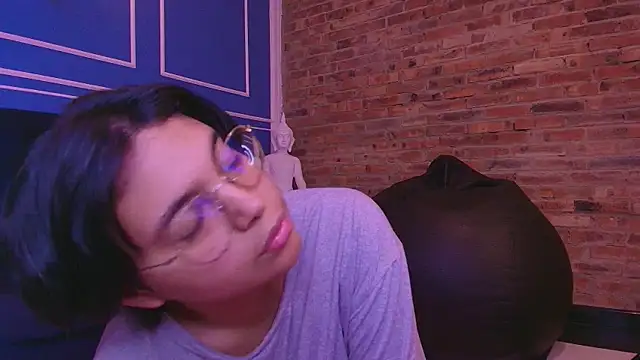 Snapshot of Emmapark_ chatting on November 3, 2:06 am Emmapark online show from November 3, 2:06 am