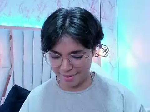 Snapshot of Emmapark_ chatting on February 24, 9:41 pm Emmapark online show from February 24, 9:41 pm