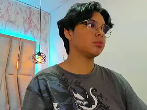 Snapshot of Emmapark_ chatting on February 27, 6:42 pm Emmapark online show from February 27, 6:42 pm