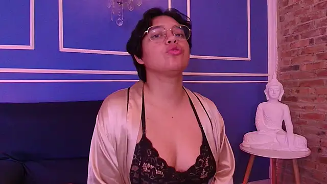 Snapshot of Emmapark_ chatting on November 6, 6:34 pm Emmapark online show from November 6, 6:34 pm