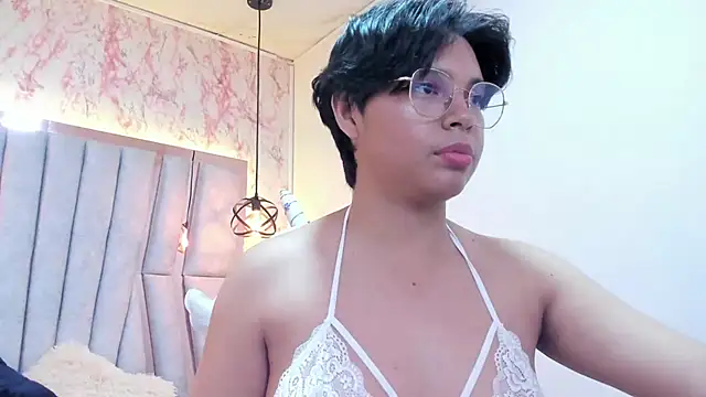 Snapshot of Emmapark_ chatting on March 4, 10:05 pm Emmapark online show from March 4, 10:05 pm