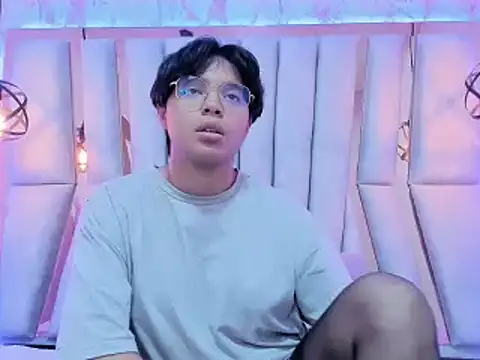 Snapshot of Emmapark_ chatting on February 25, 9:48 pm Emmapark online show from February 25, 9:48 pm