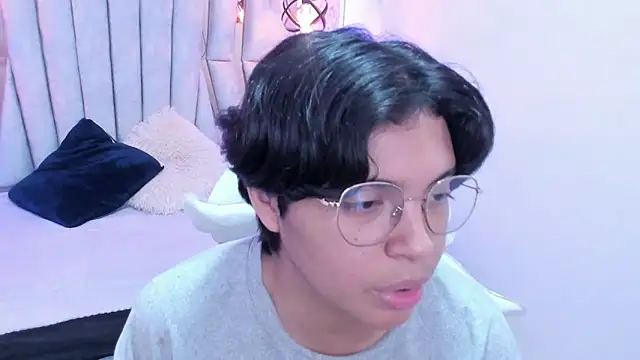 Snapshot of Emmapark_ chatting on March 19, 2:46 pm Emmapark online show from March 19, 2:46 pm