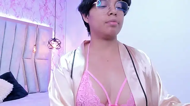 Snapshot of Emmapark_ chatting on March 20, 2:32 pm Emmapark online show from March 20, 2:32 pm