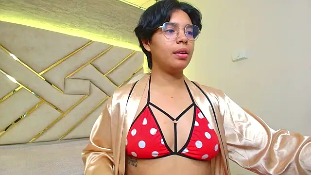 Snapshot of Emmapark_ chatting on March 18, 12:06 pm Emmapark online show from March 18, 12:06 pm