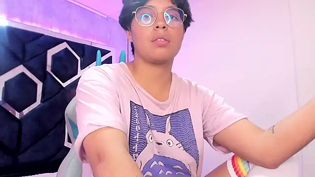 Snapshot of Emmapark_ chatting on February 23, 11:14 pm Emmapark online show from February 23, 11:14 pm