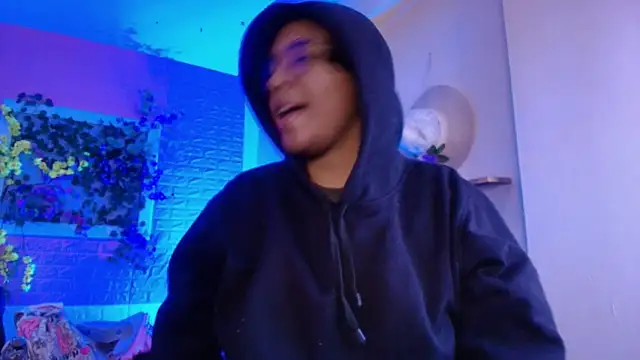 Snapshot of Emmapark_ chatting on November 30, 12:39 pm Emmapark online show from November 30, 12:39 pm