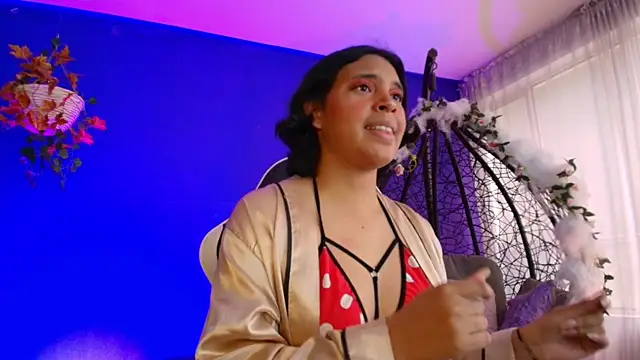 Emmapark  online show from April 8, 7:04 pm