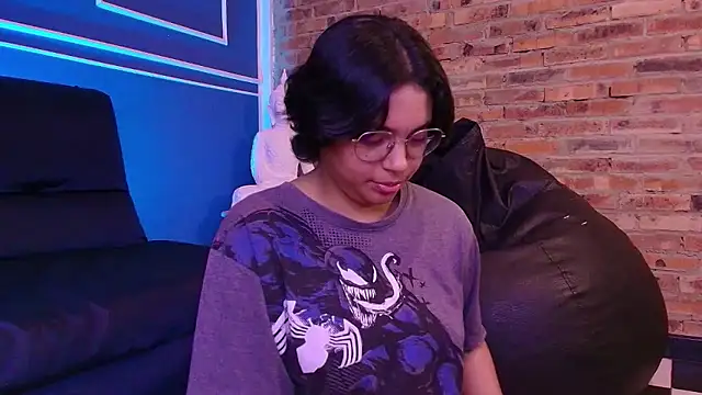 Emmapark  online show from January 18, 4:10 pm