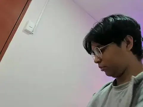 Snapshot of Emmapark_ chatting on February 25, 6:44 pm Emmapark online show from February 25, 6:44 pm