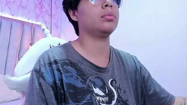 Snapshot of Emmapark_ chatting on March 1, 6:32 pm Emmapark online show from March 1, 6:32 pm