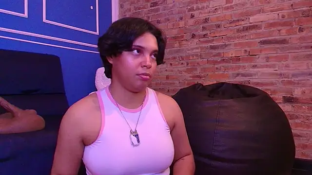 Snapshot of Emmapark_ chatting on November 20, 7:25 pm Emmapark online show from November 20, 7:25 pm