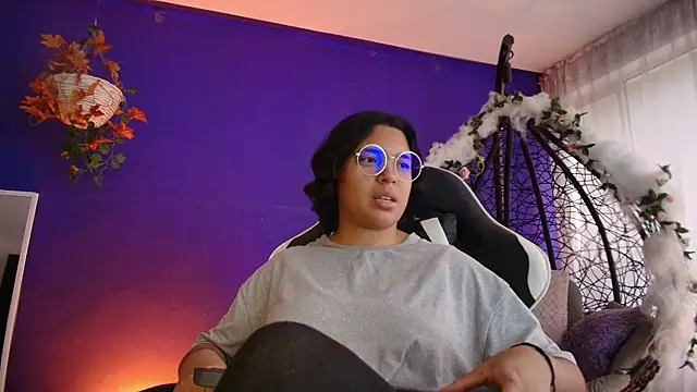 Emmapark  online show from April 12, 4:21 pm