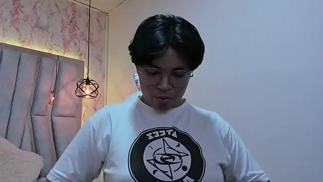 Snapshot of Emmapark_ chatting on March 4, 7:01 pm Emmapark online show from March 4, 7:01 pm