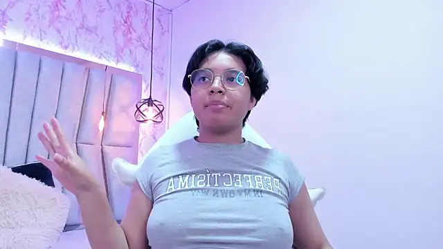 Snapshot of Emmapark_ chatting on March 8, 12:55 am Emmapark online show from March 8, 12:55 am