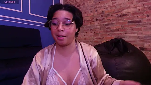 Snapshot of Emmapark_ chatting on November 14, 7:17 pm Emmapark online show from November 14, 7:17 pm