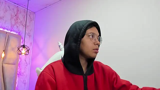 Snapshot of Emmapark_ chatting on March 20, 11:16 am Emmapark online show from March 20, 11:16 am