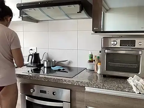 littlelatinhunter online show from January 6, 1:04 pm