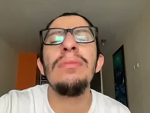 littlelatinhunter online show from February 5, 12:01 pm