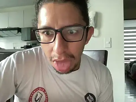 littlelatinhunter online show from January 8, 11:49 am