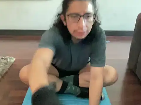 littlelatinhunter online show from November 17, 12:42 pm