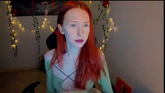 Snapshot of FruttiTatti chatting on December 5, 6:28 pm FruttiTatti online show from December 5, 6:28 pm