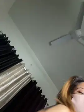 Snapshot of Jen_jennyy1 chatting on February 22, 7:56 am Jen jennyy1 online show from February 22, 7:56 am