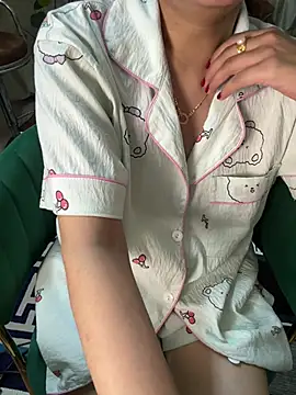 Snapshot of Jen_jennyy1 chatting on June 2, 4:40 pm Jen jennyy1 online show from June 2, 4:40 pm