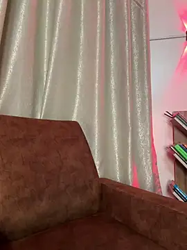 Jen jennyy1 online show from April 3, 10:27 pm