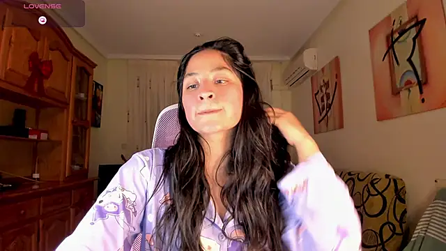 Snapshot of bella_apont chatting on February 17, 6:28 pm bella apont online show from February 17, 6:28 pm