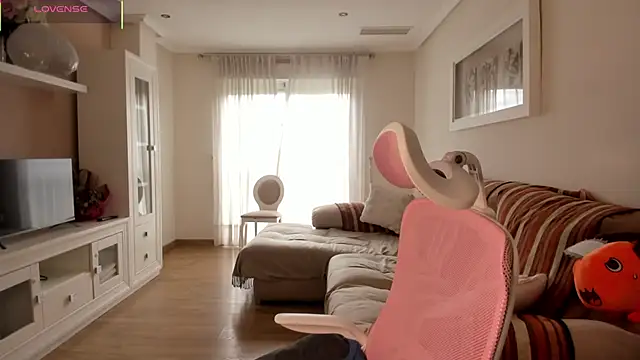 bella apont online show from November 24, 10:48 am