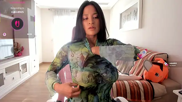 bella apont online show from November 20, 9:32 am