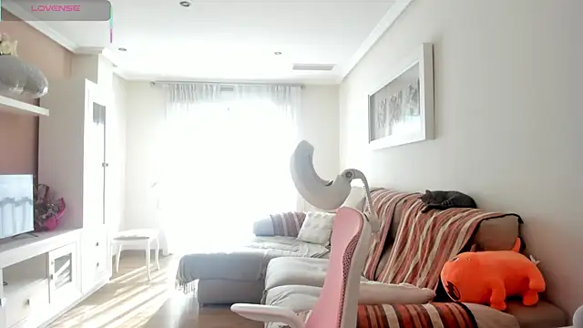 bella apont online show from November 17, 11:25 am