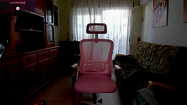 Snapshot of bella_apont chatting on February 19, 10:45 am bella apont online show from February 19, 10:45 am
