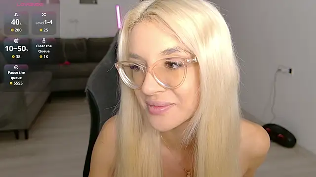 Snapshot of LovelyBianca chatting on June 21, 8:25 pm LovelyBianca online show from June 21, 8:25 pm