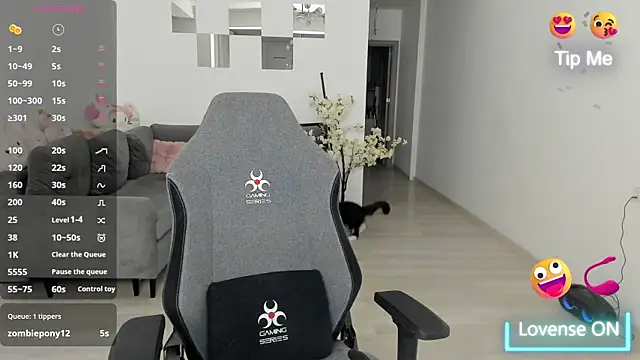 Snapshot of LovelyBianca chatting on February 14, 12:00 am LovelyBianca online show from February 14, 12:00 am