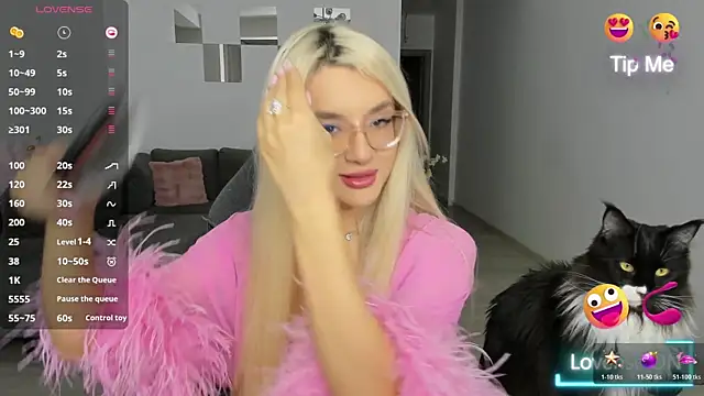 Snapshot of LovelyBianca chatting on January 6, 10:58 pm LovelyBianca online show from January 6, 10:58 pm