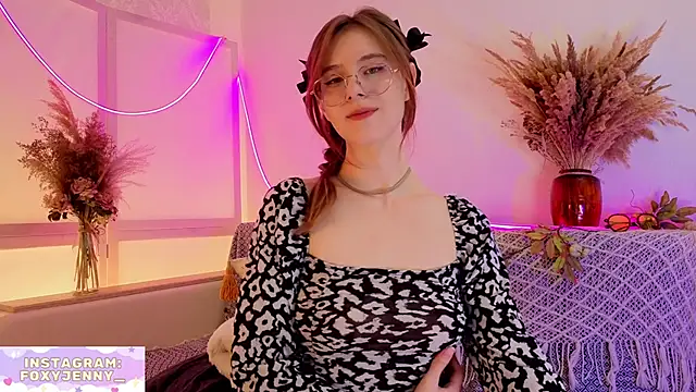 Snapshot of JennyDilly chatting on November 15, 8:24 pm JennyDilly online show from November 15, 8:24 pm