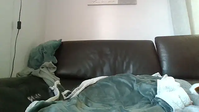 Snapshot of Au_plaisir_des_femmes chatting on October 21, 6:46 am Au plaisir des femmes online show from October 21, 6:46 am