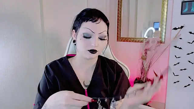 Madison Jackson online show from April 23, 7:59 pm